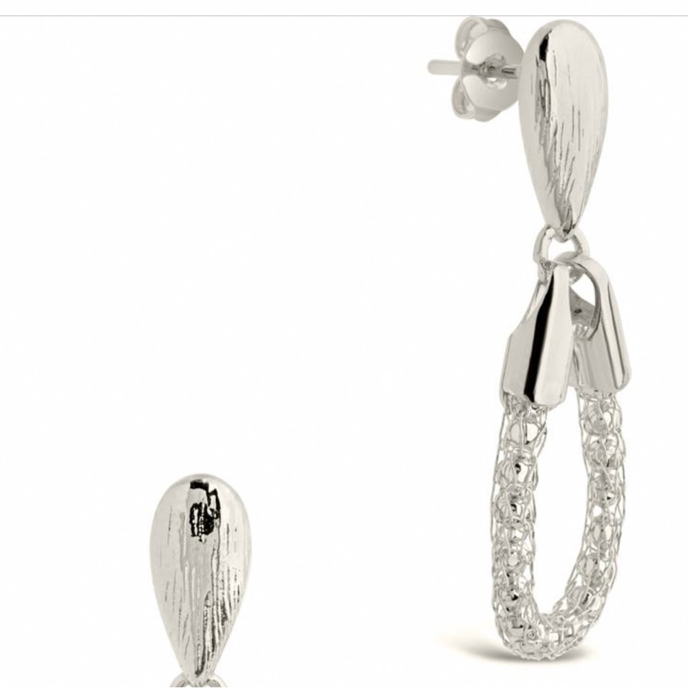 Sterling Forever Elisa Frontal Hoop Earrings - Picture 3 of 5